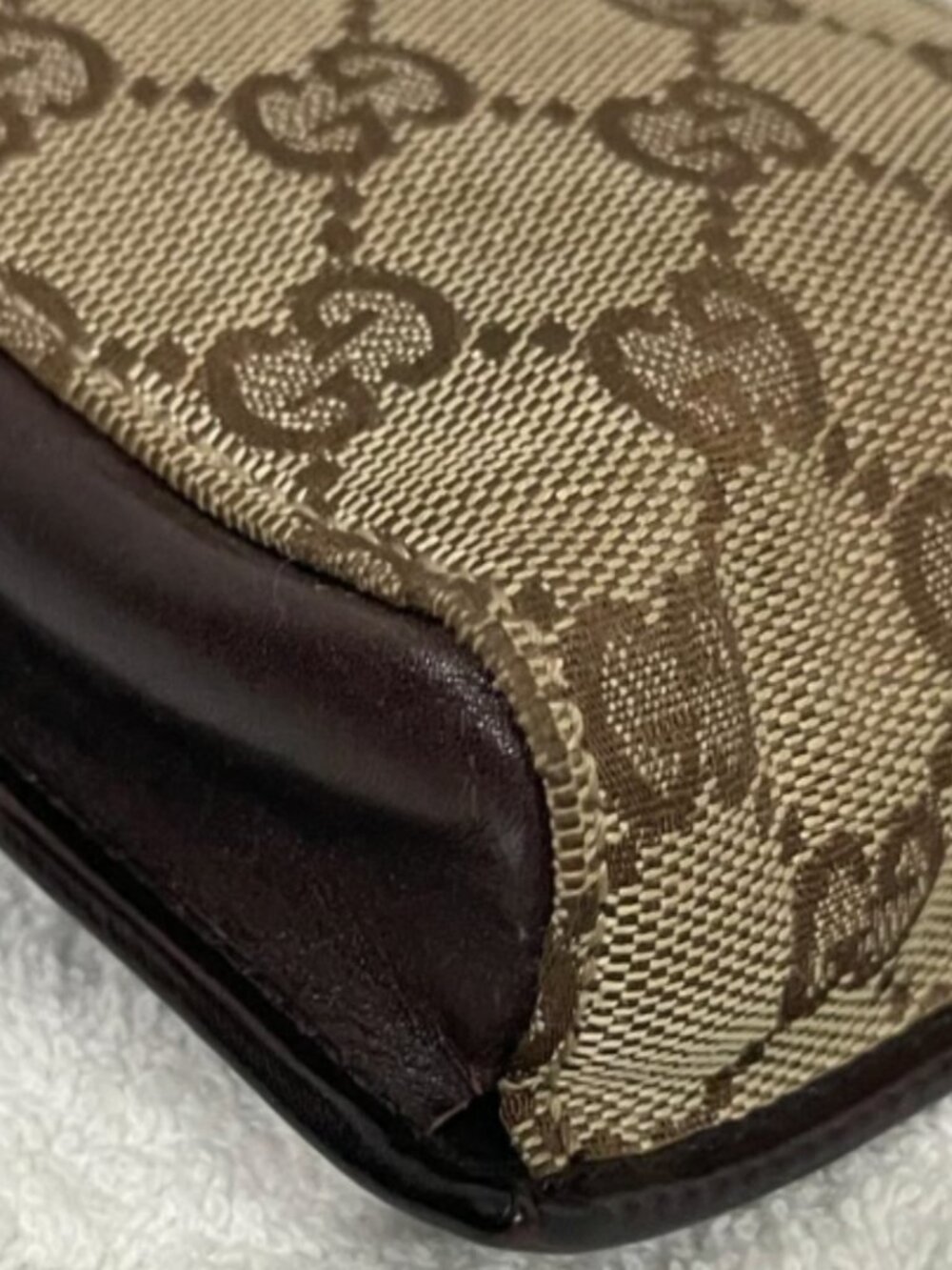 GG canvas crossbody - Picture 9 of 11